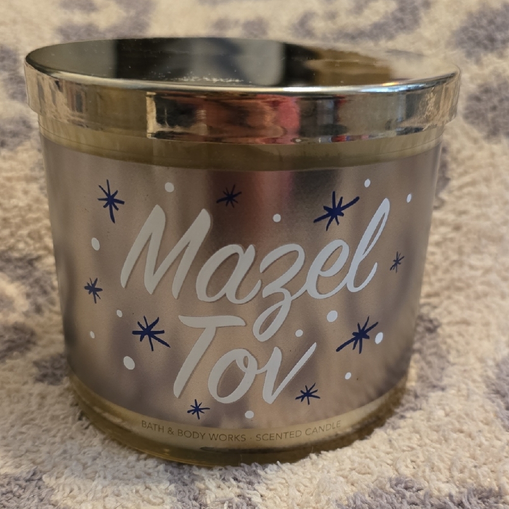 Bath & Body Works Silver 'Mazel Tov' 3 Wick Candle- Vanilla Snowflake